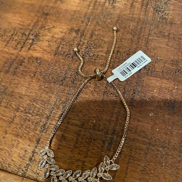Banana Republic Leaf Garland Pull Through Necklace - Picture 3 of 5